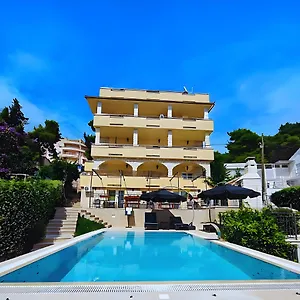 Penava, Private Beach, Pool And 7min To Lägenhet Trogir